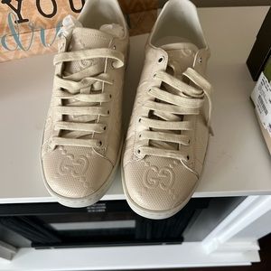Brand new, never worn Gucci sneakers